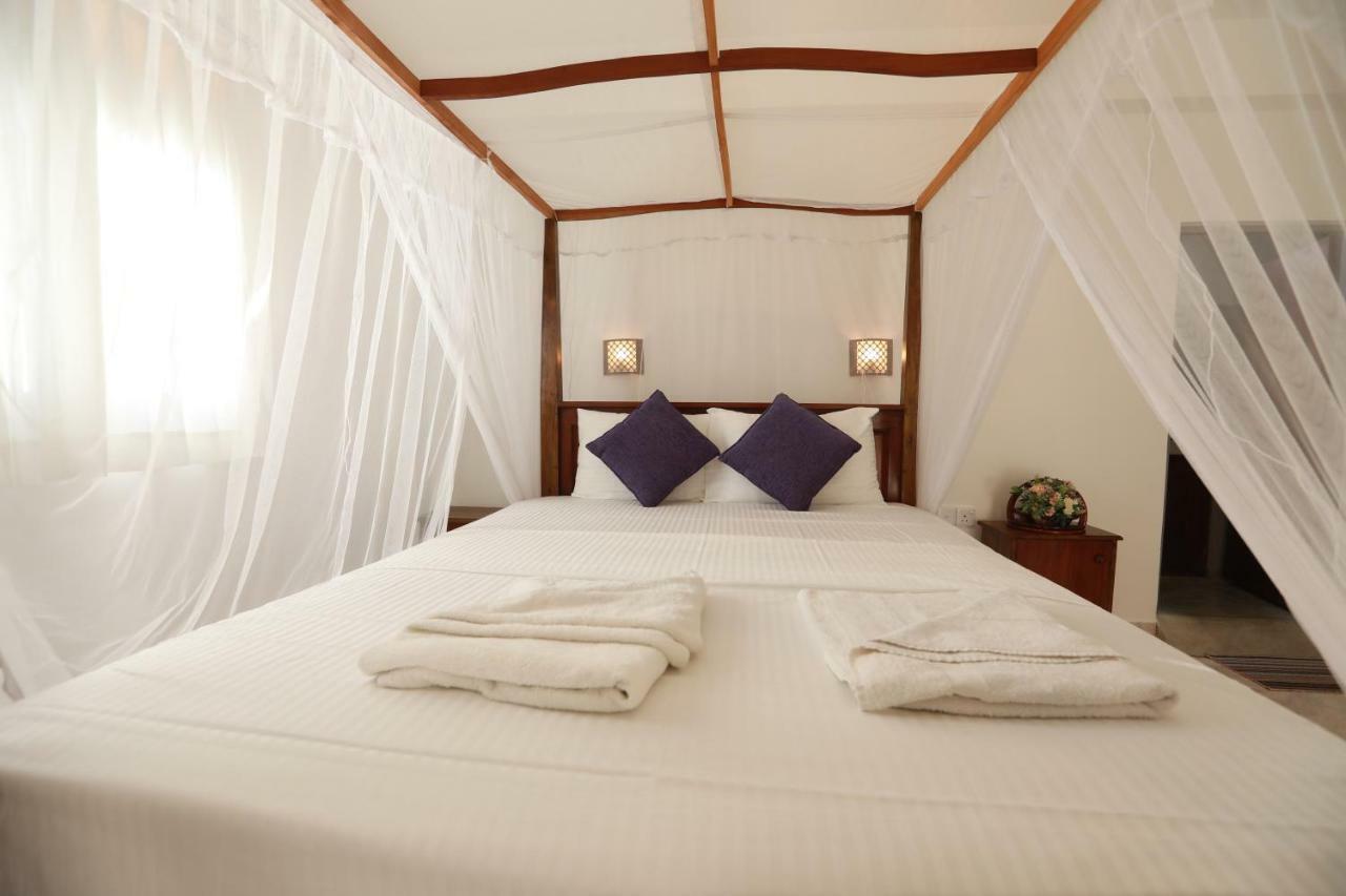 Dock Holiday Guest House Unawatuna Kültér fotó