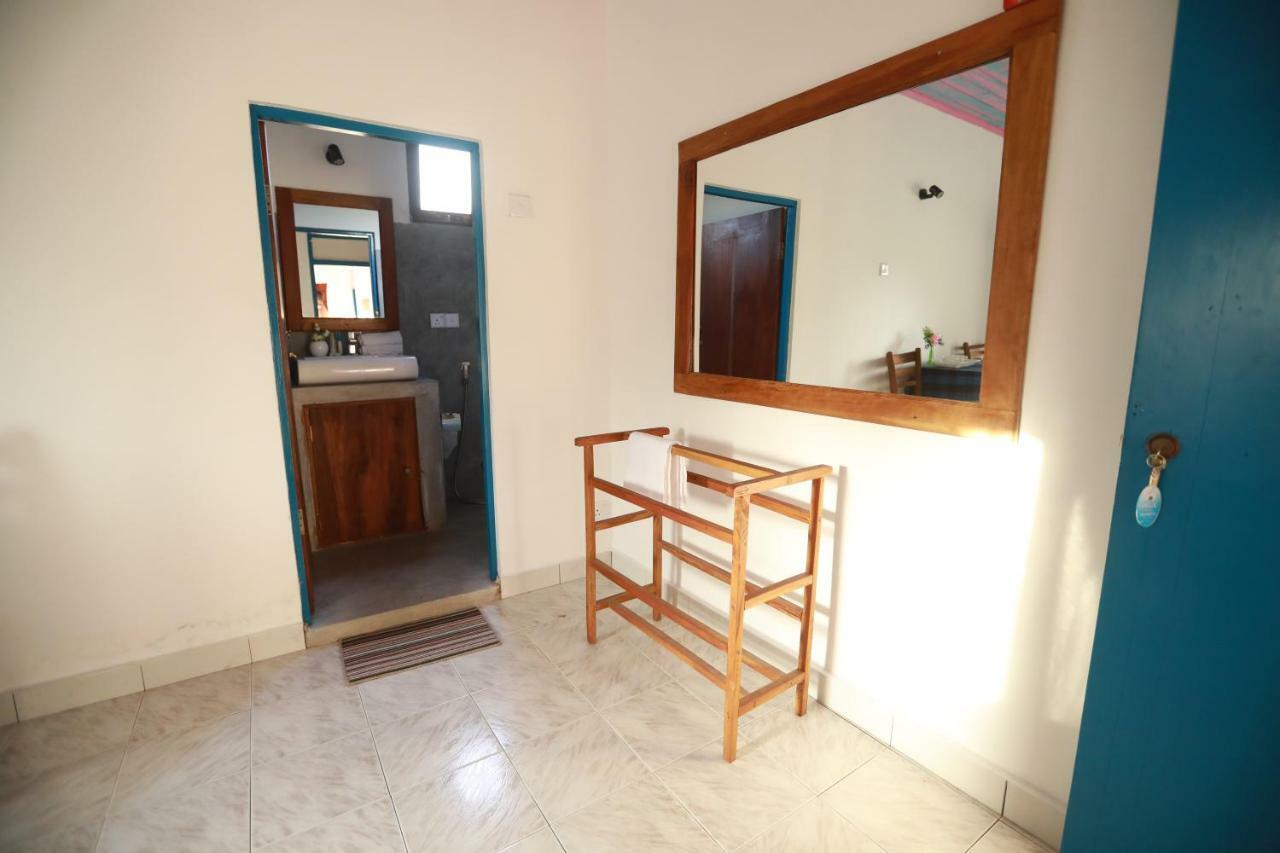 Dock Holiday Guest House Unawatuna Kültér fotó