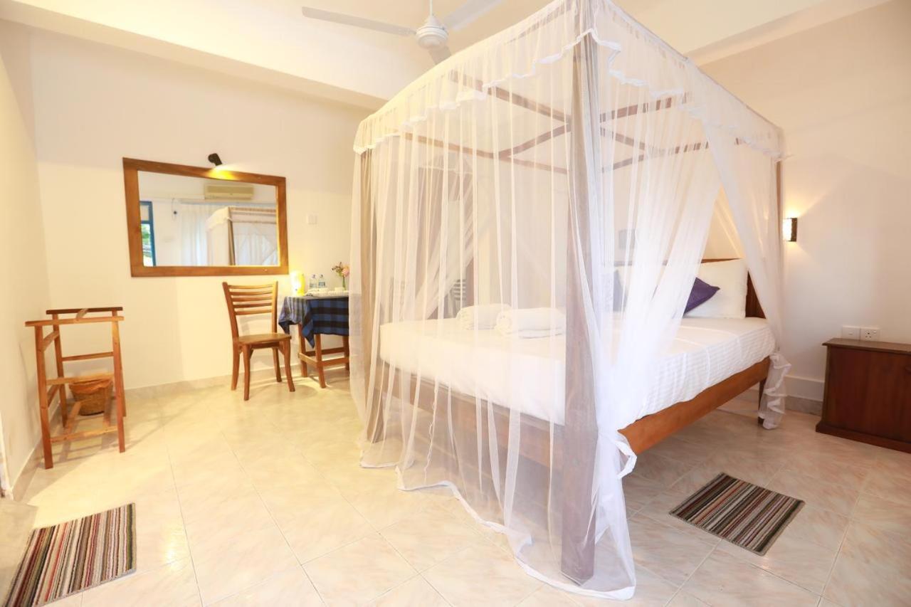 Dock Holiday Guest House Unawatuna Kültér fotó